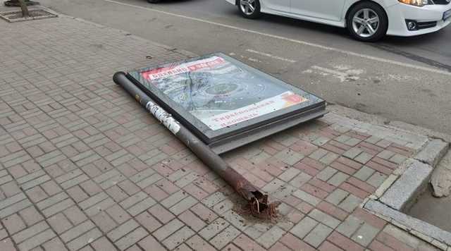 На одной из улиц Одессы намеренно сбили лайтборд «Сделано в Одессе»