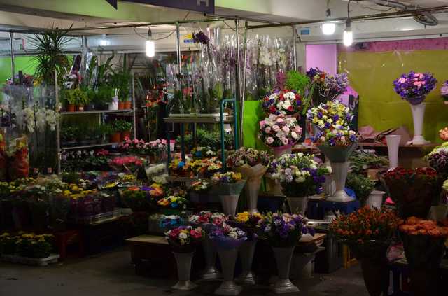 В Киеве образовались огромные очереди за цветами накануне 8 Марта