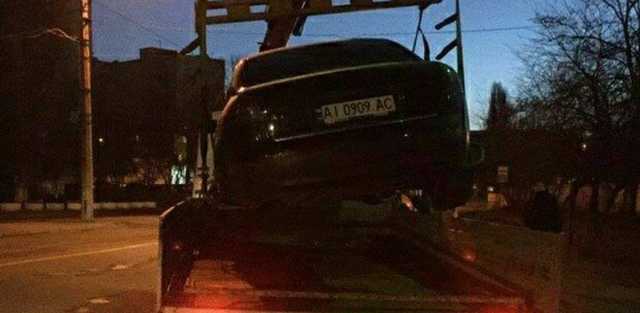 Пьяный полицейский устроил ночные гонки по столичной Воскресенке