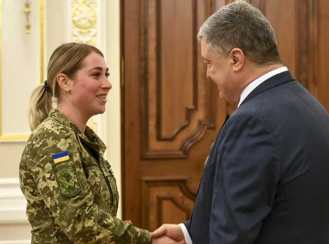 Более 7 тыс. женщин имеют статус участника боевых действий, - Порошенко