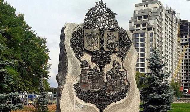 В Киеве просят демонтировать памятник дружбы между Киевом и Москвой на Теремках
