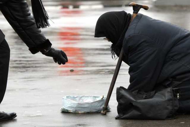 Журналісти розкрили схему кришування жебраків у метро Києва