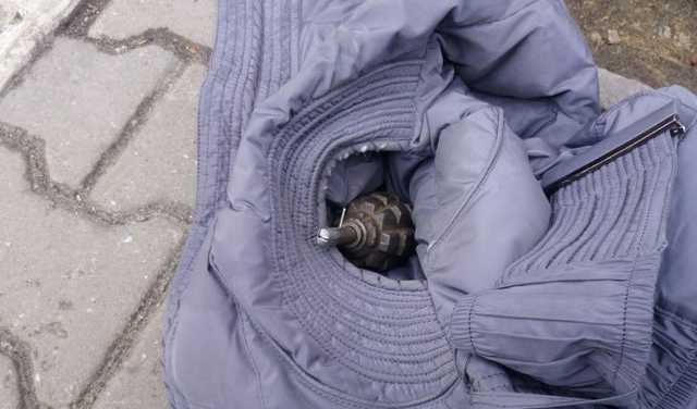 У Полтаві жінка погрожувала перехожим гранатою