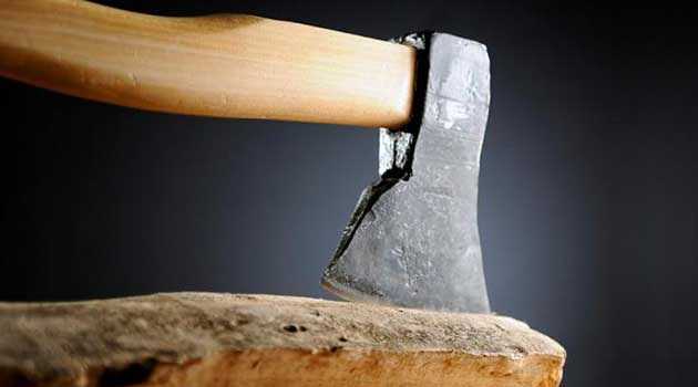 Під Києвом п’яна жінка з сокирою напала на чоловіка