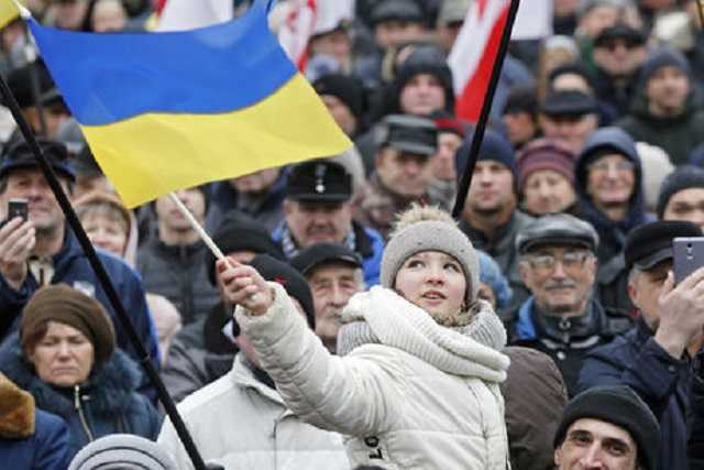 57% украинцев хорошо относятся к России – соцопрос