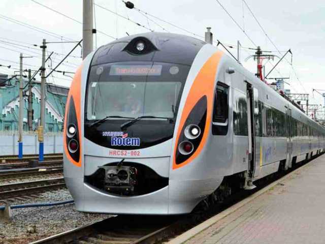 В Харькове под колесами Интерсити погибла девушка