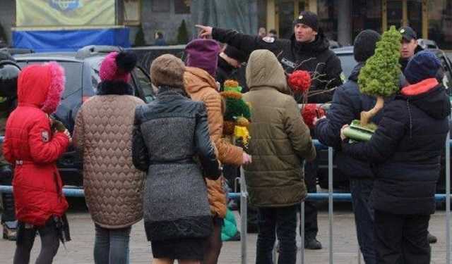 Михаил Подоляк: “По разные стороны колючего забора”