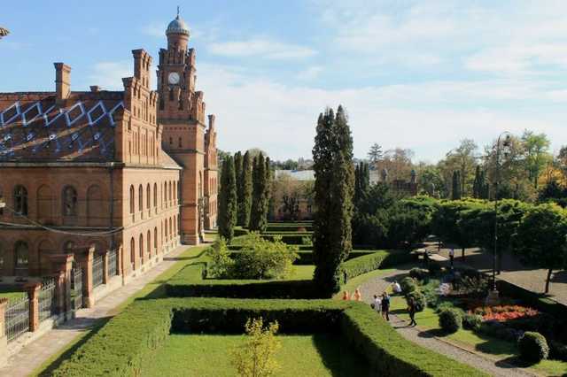 Заведующий военной кафедрой Черновицкого университета попался на взятке от студента