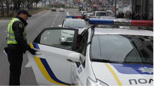 В центре Киева пьяный мужчина с пистолетом угрожал компании людей