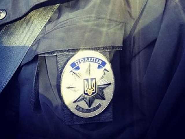 Во Львове патрульный влез через форточку в квартиру, чтобы спасти самоубийцу