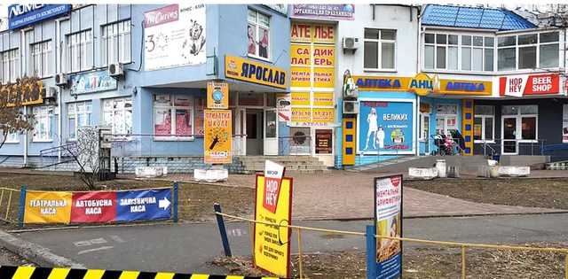 В Киеве с торгового центра сняли рекордное количество рекламных вывесок