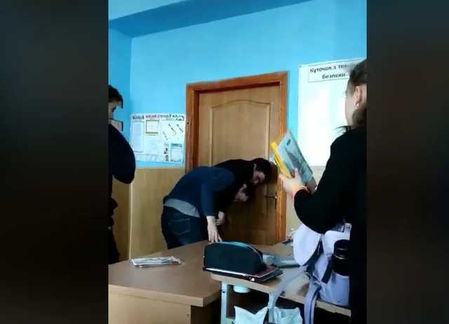 “Убью!“: На Одесщине школьник жестоко избил сверстника прямо в классе