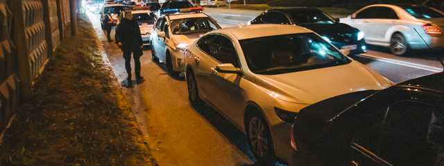 В Киеве на «Гидропарке» из-за ДТП семье с ребенком угрожали пистолетом