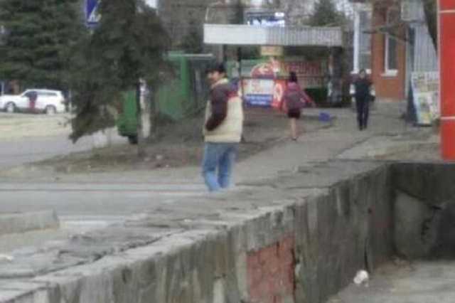 Следят и снимают на камеру: в Украине активизировался новый вид “охоты” на детей