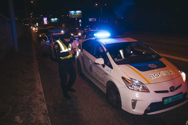 У Києві неадекватний водій влаштував ДТП і погрожував людям пістолетом