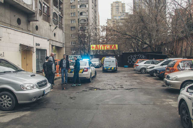 В центре Киева мужчина устроил кровавое ЧП