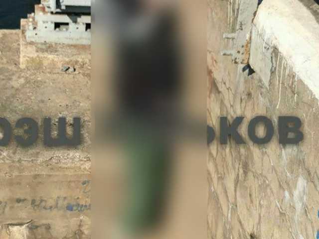 На мосту под Харьковом повесился мужчина