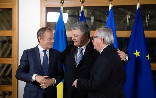 Порошенко проводит переговоры с Туском и Юнкером