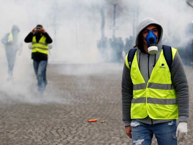 В Париже возросло число задержанных «желтых жилетов»