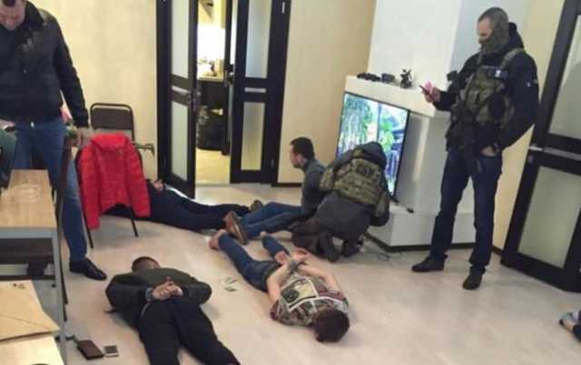 Правоохранители задержали участников крупной сети по продаже наркотиков