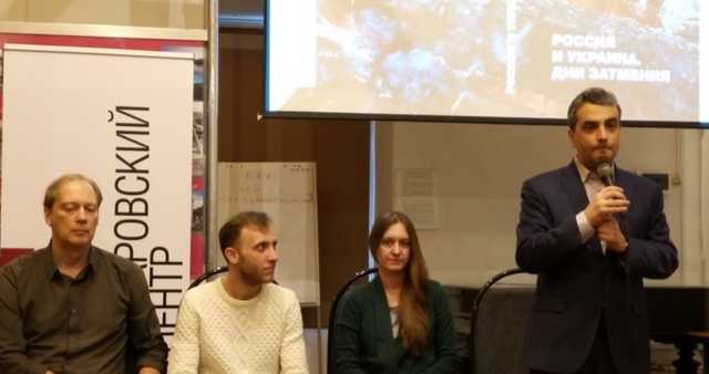 Wizz Air не пустила в самолет известных российских журналистов