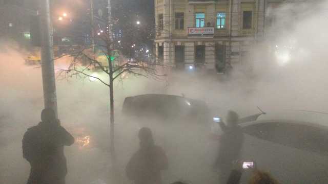 На столичной Борщаговке залило кипятком улицу