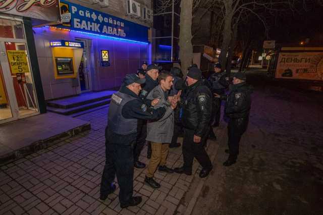 В Днепре возле банка напали на инкассаторов