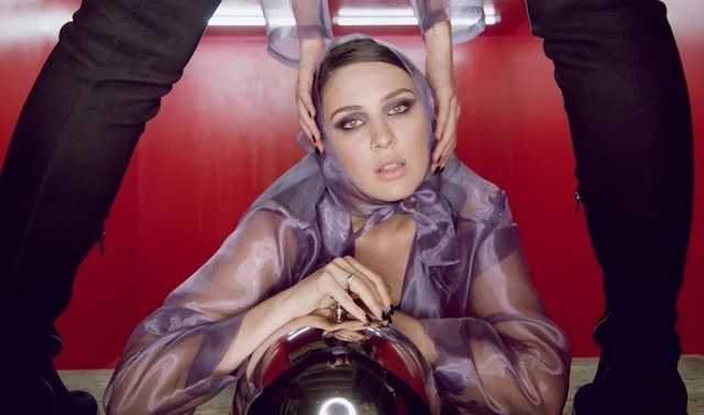 «Чи українка»: У Москві скандальна MARUV засумнівалася в своїй національності