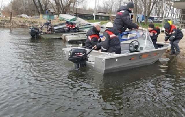 Обнаружены тела еще двух человек из утонувшей на Днепре лодки