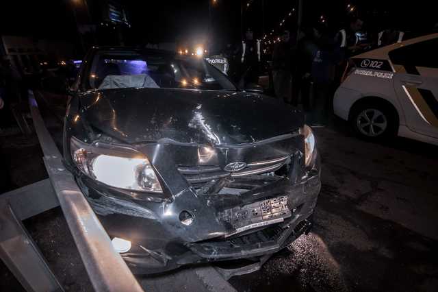 В Киеве пьяный водитель пытался скрыться от полиции и устроил ДТП