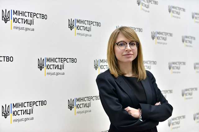 Співробітниця Мін’юсту отримала у подарунок два мільйони