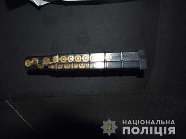 В Виннице катался 18-летний велосипедист с автоматом и ножом