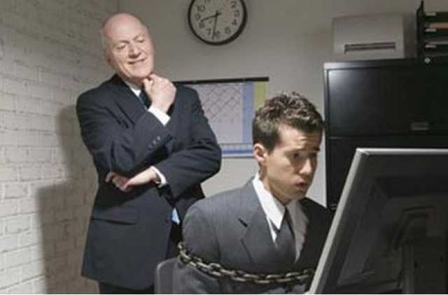 В Украине работодателям разрешат отдавать только половину зарплаты