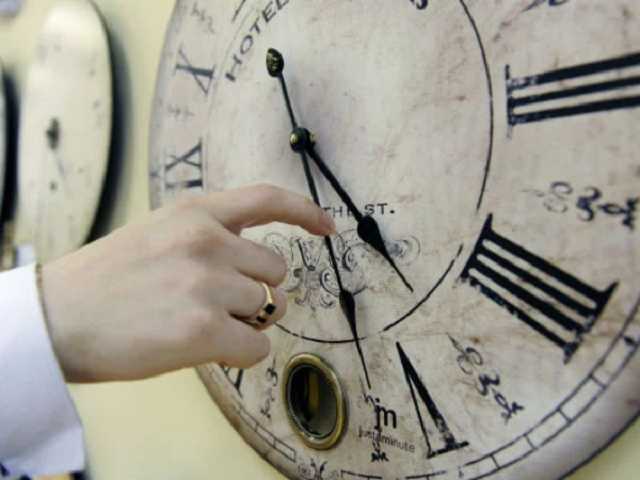 В ночь перед выборами Украина перейдет на летнее время