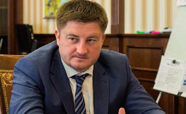 Председателю Госрезерва вручили обвинительный акт в аэропорту