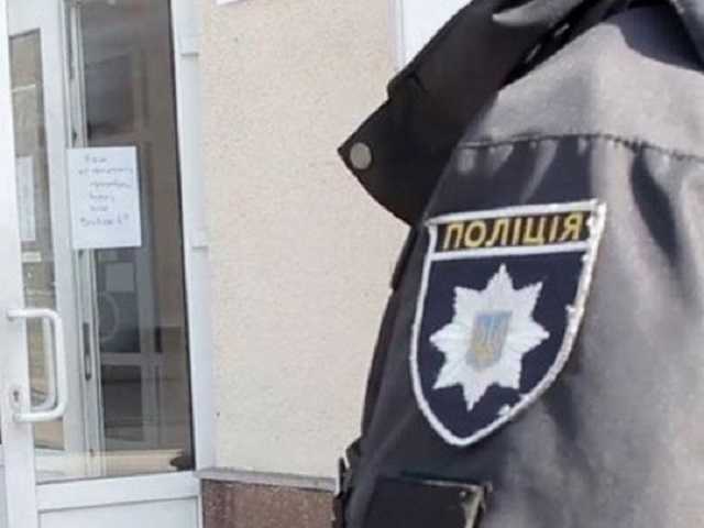 Сотрясение мозга и ссадины: неизвестные напали на полицейского, охранявшего избирательный участок