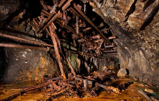 В Торецке две шахты начали забастовку: требуют отдать зарплату