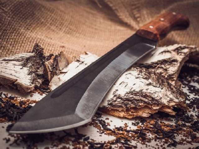 В Днепре вооруженный мачете мужчина взял в заложники трехлетнего ребенка