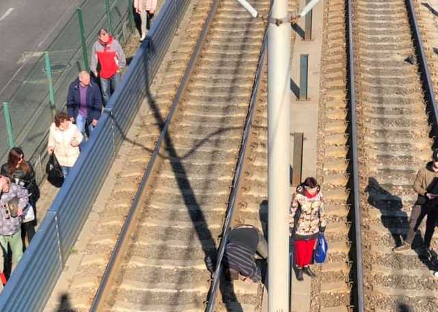 В Киеве мужчина покончил с собой, прыгнув с моста под скоростной трамвай