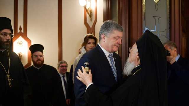 Команда Порошенка розповідає церквам, як молитися за його перемогу, – Сироїд