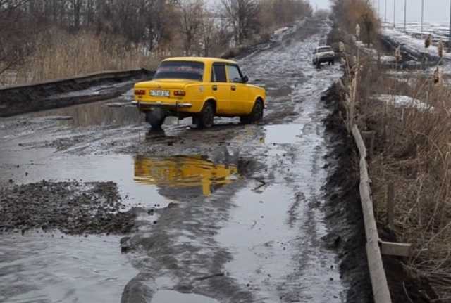 Назван ТОП-5 самых ужасных дорог Украины