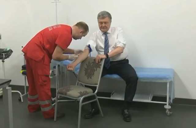 Только алкоголь и наркотики. Порошенко запретил публиковать другие данные о своих анализах