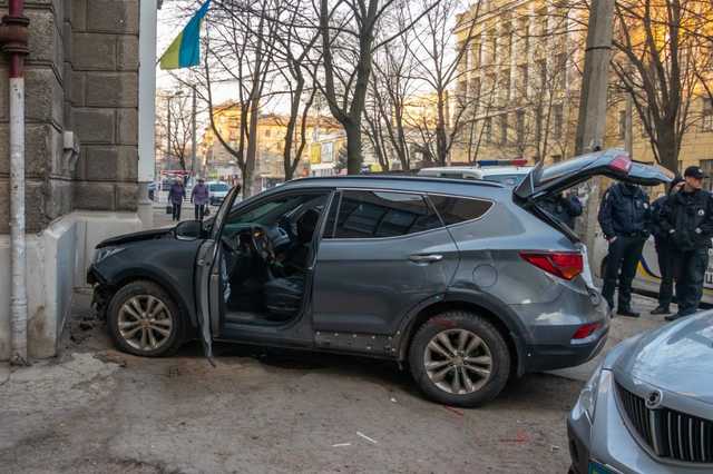 В Днепре полиция со стрельбой гналась за злоумышленниками