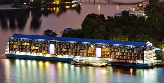 Крупнейший в Украине отель на воде выставили на продажу