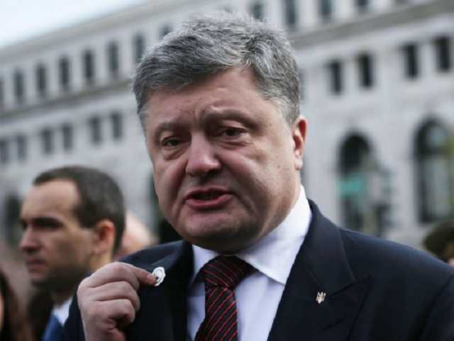 Неврачебные ошибки: в сети попал текст приглашения Порошенко на обследование в Eurolab