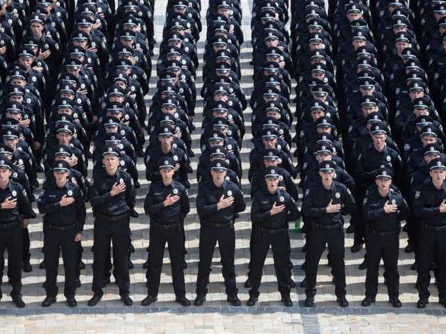 Борьба с преступностью: столичная полиция перешла на усиленное патрулирование