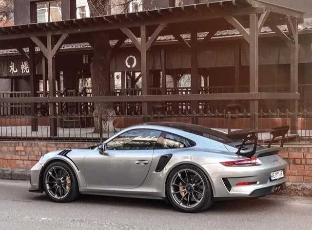 В Украине заметили очень редкий спорткар стоимостью более 200 тыс долларов