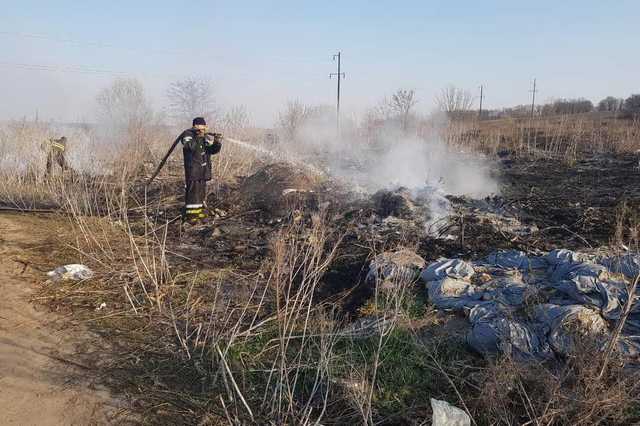 На Харківщині через спалювання сухостою та сміття загорілися будинки