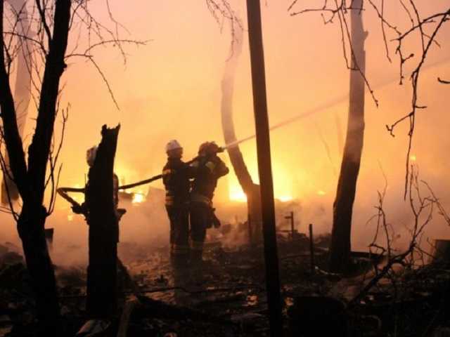 В сети показали фото последствий масштабного пожара в Киеве