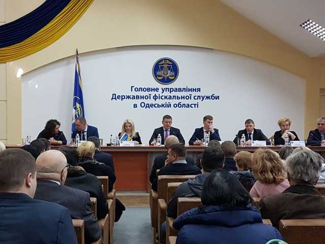 Загадкові декларації. Інспектор ДФС придбав авто за тринадцять мільйонів